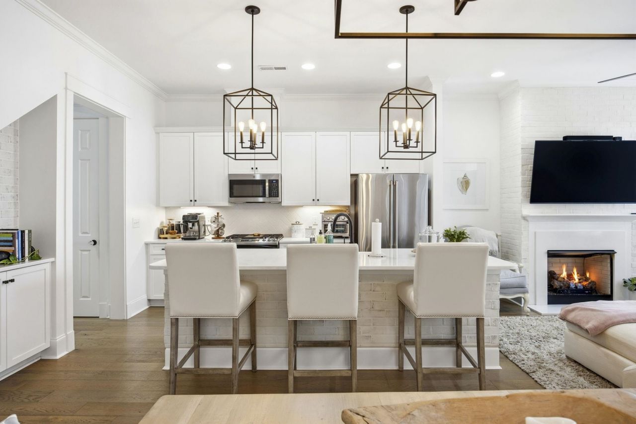 857 Iris St. Photo 7