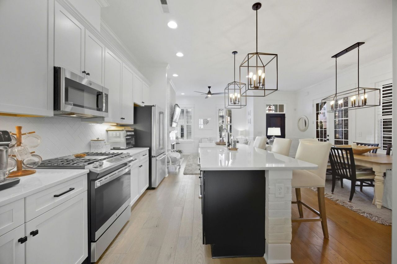 857 Iris St. Photo 9