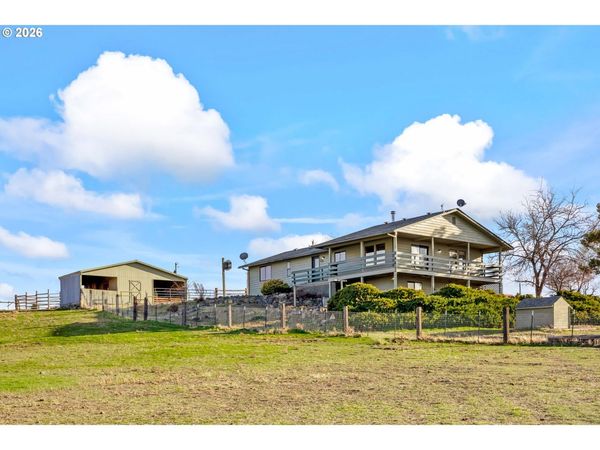 896 SE DOVER LN, Madras, OR 97741