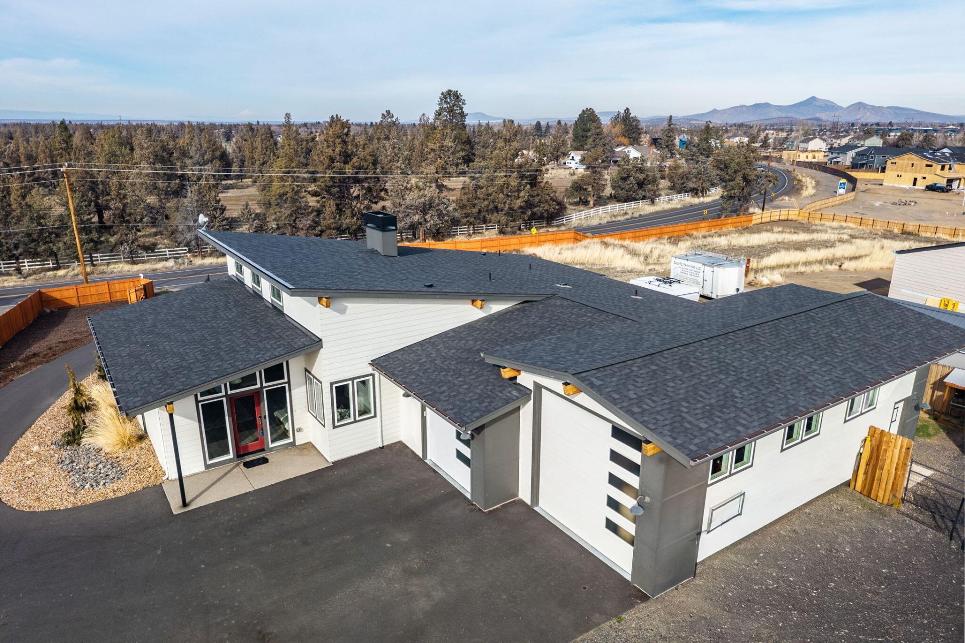 2370 SW Helmholtz Way, Redmond, OR 97756 Main Photo