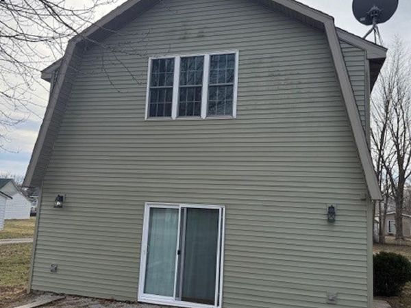 112 E GRAND Avenue, Owaneco, IL 62555