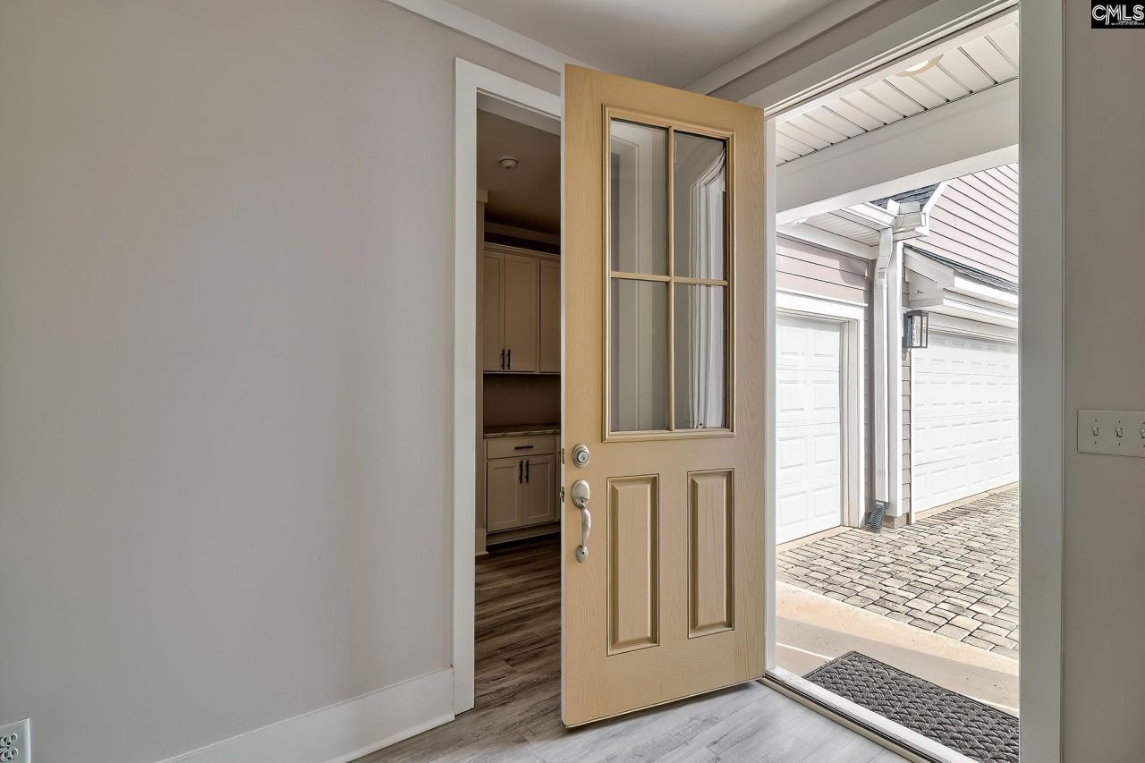 2230 High Bluff Loop  Photo 4