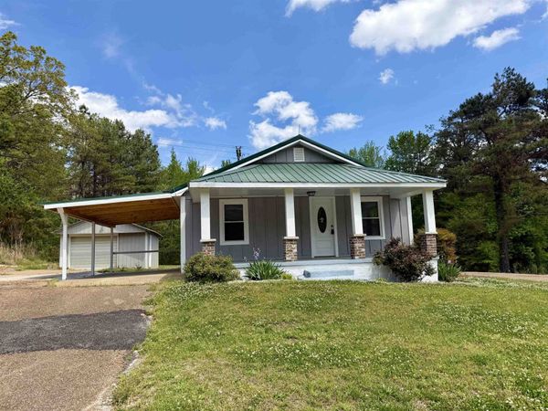 1135 W CHERRY AVE, Selmer, TN 38375