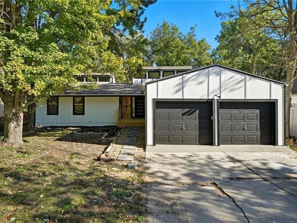 527 Lancelot Drive, Liberty, MO 64068