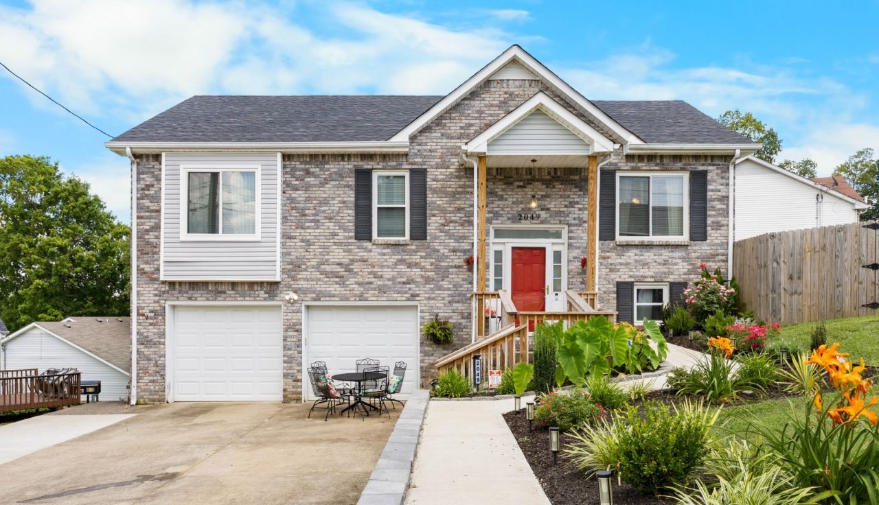 2049 Windmeade Dr, Clarksville, TN 37042 Main Photo