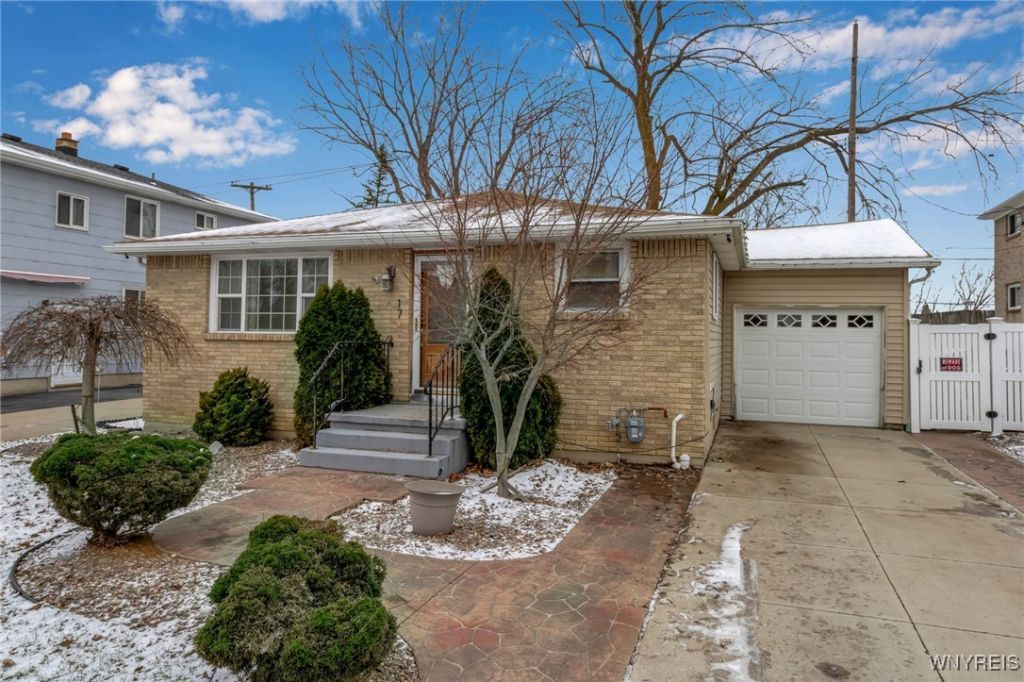 17 Fath Drive, Cheektowaga, NY 14225 Main Photo