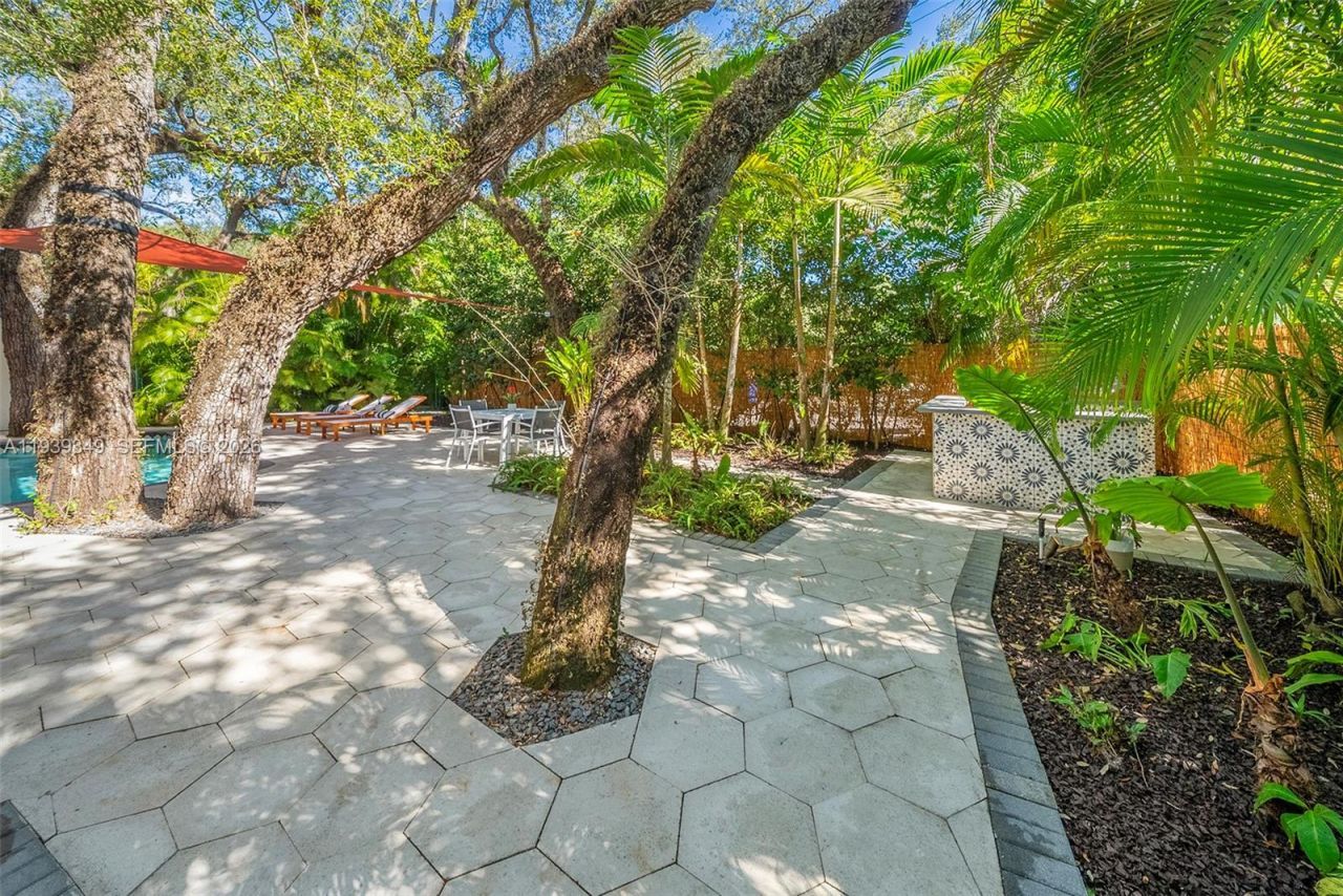 3700 Justison Rd, Miami, FL 33133 Photo