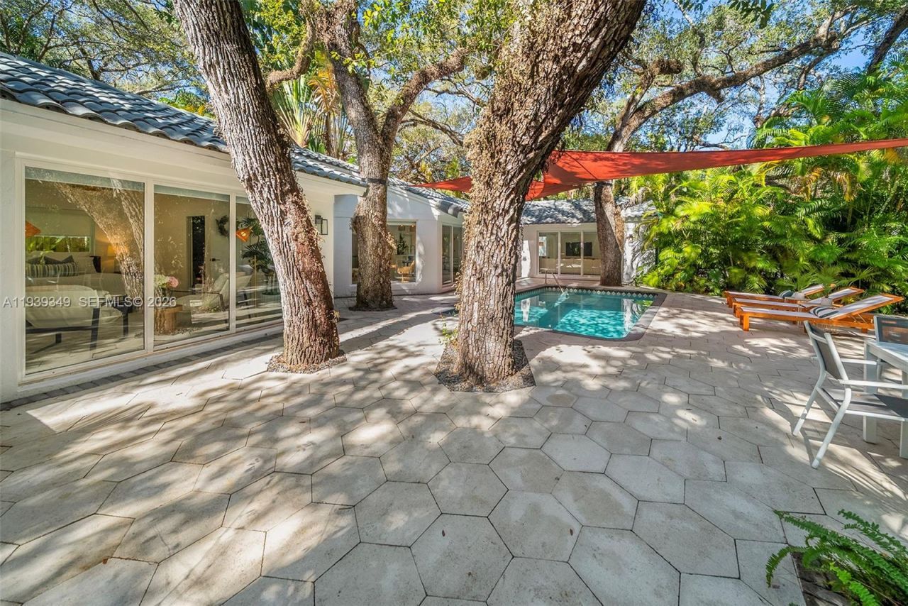 3700 Justison Rd, Miami, FL 33133 Photo