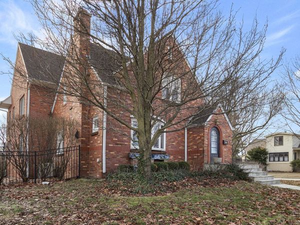 1005 Woodlawn Avenue, Des Plaines, IL 60016