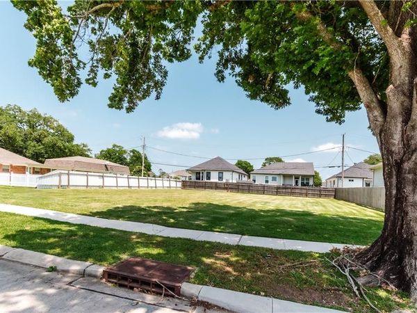 321 BEAR Drive, Arabi, LA 70032