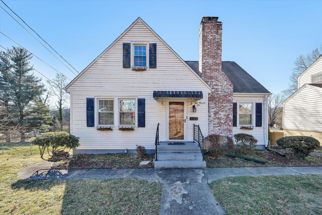 810 Windsor Ave Sw, Roanoke, VA 24015 Main Photo