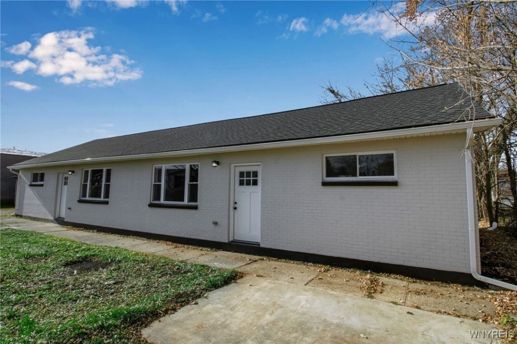 24 Commercial Street, Buffalo, NY 14219 Main Photo