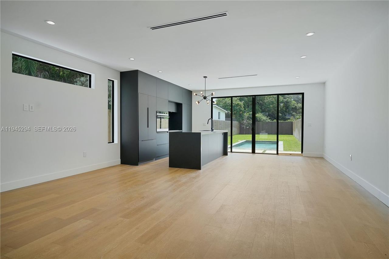 355 NW 50th St , Miami, FL 33127 Photo