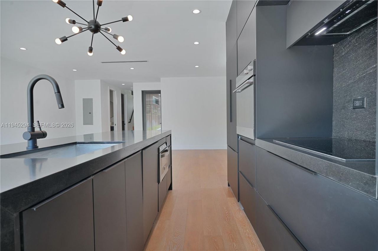 355 NW 50th St , Miami, FL 33127 Photo