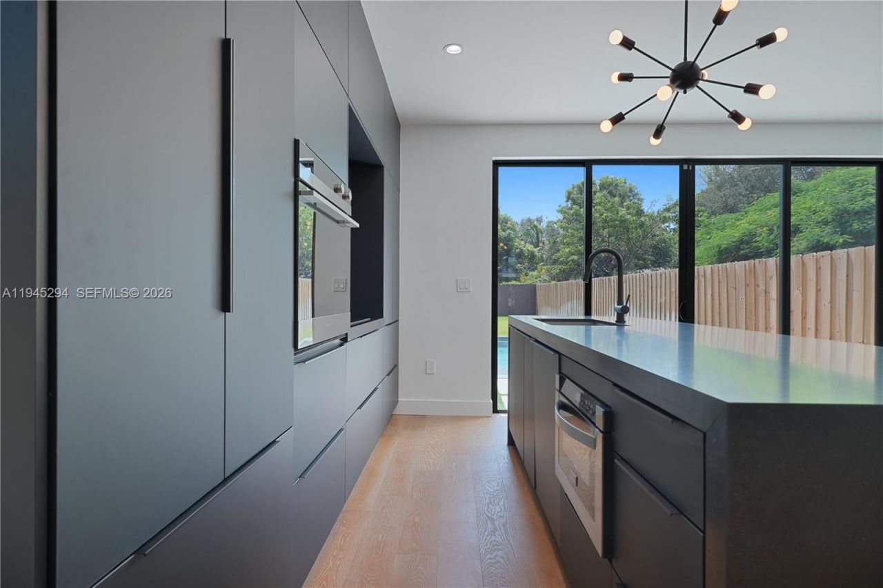 355 NW 50th St , Miami, FL 33127 Photo