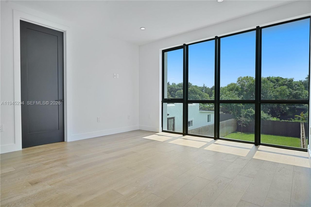 355 NW 50th St , Miami, FL 33127 Photo