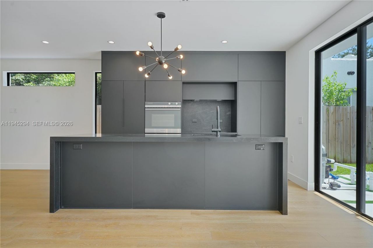 355 NW 50th St , Miami, FL 33127 Photo