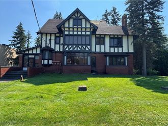 1357 5th Avenue Youngstown, OH 44504