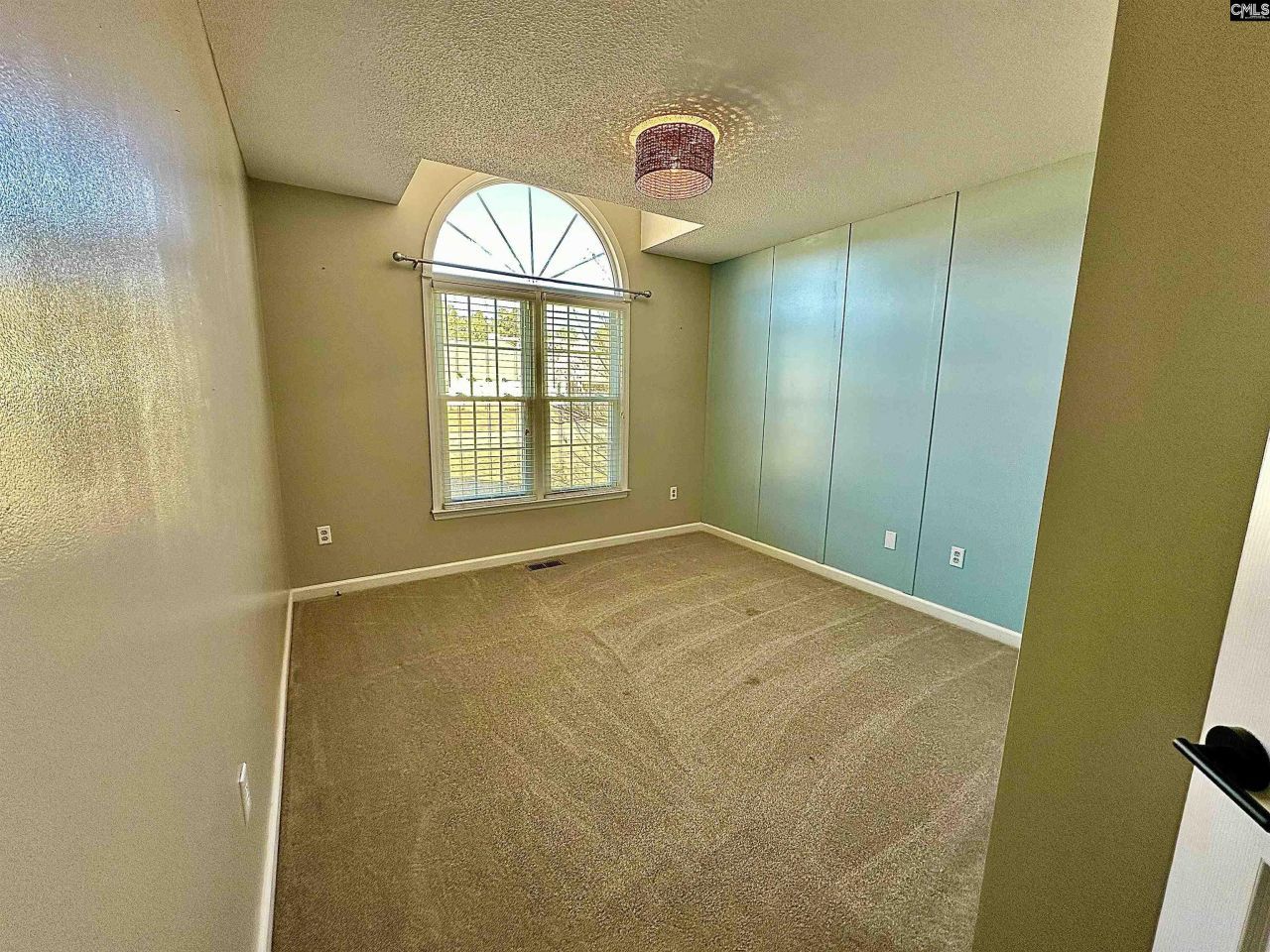 143 Arundel Drive  Photo 9