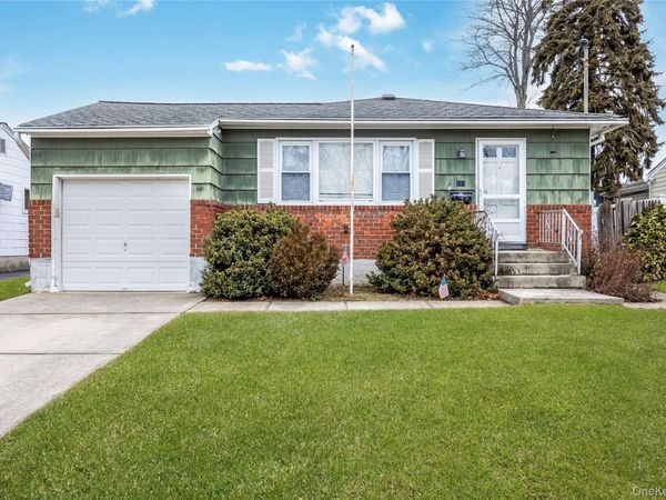 139 N Cedar Street, Massapequa, NY 11758