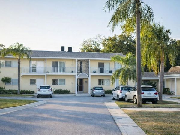 BELLEAIR BLUFFS, FL 33770