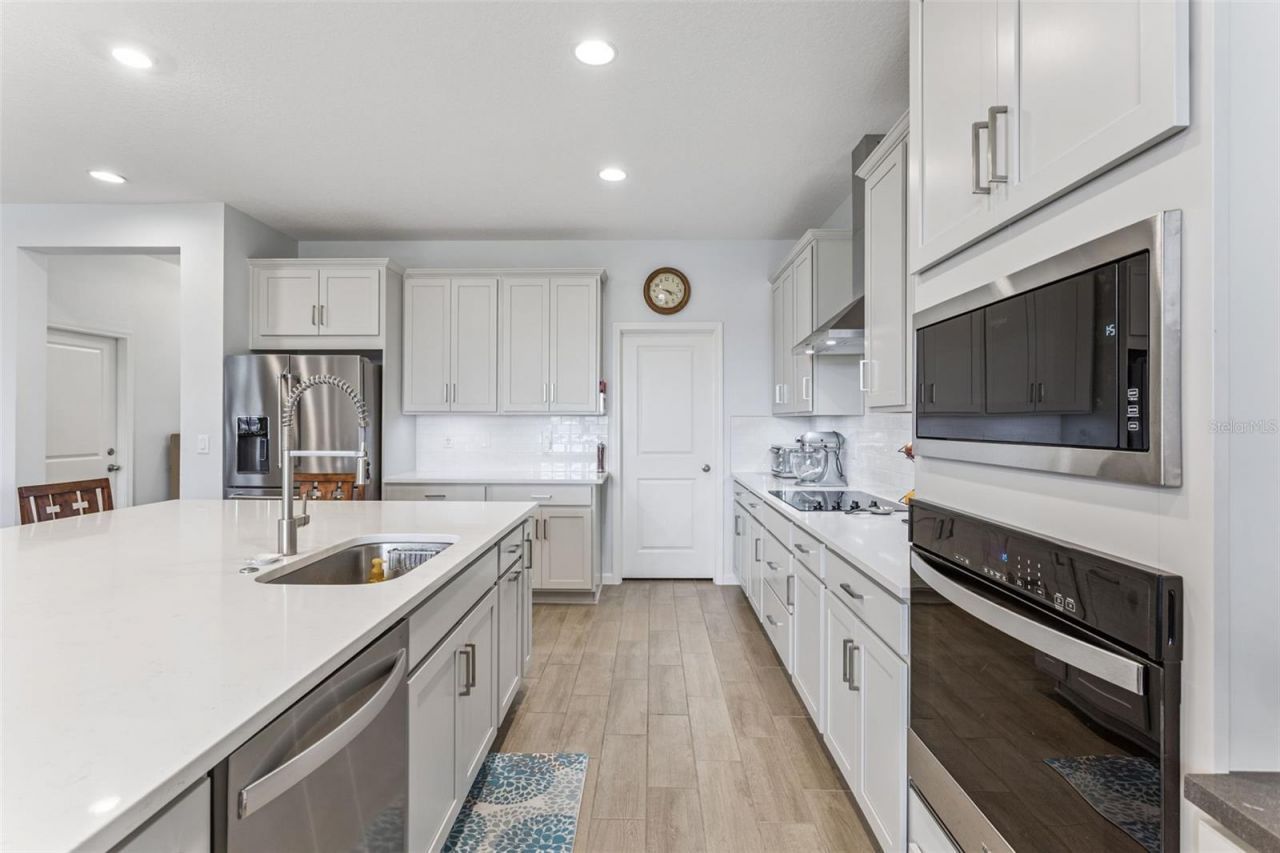 594 Via Bella Court, Howey in the Hills, FL 34737 Photo