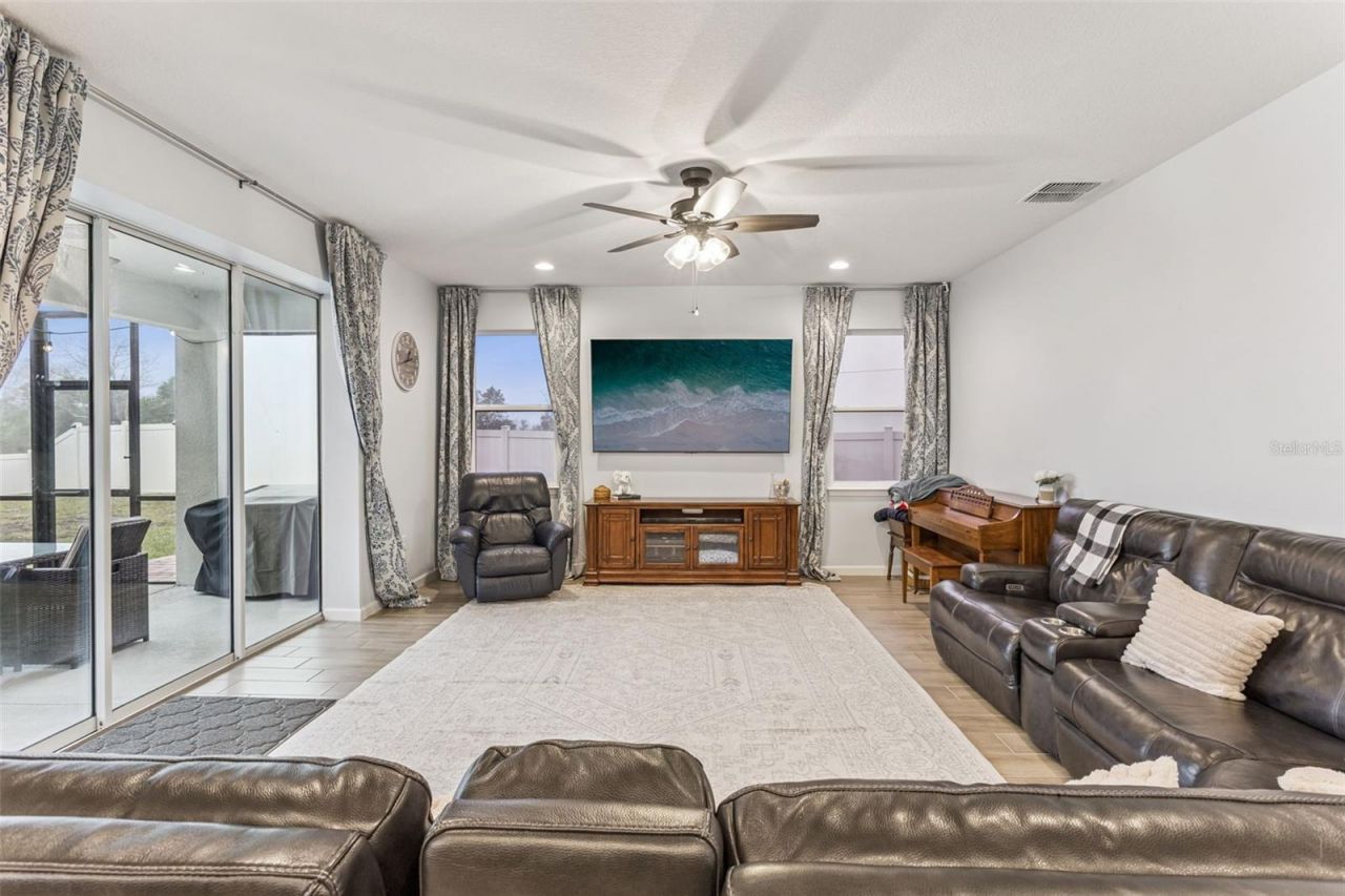 594 Via Bella Court, Howey in the Hills, FL 34737 Photo