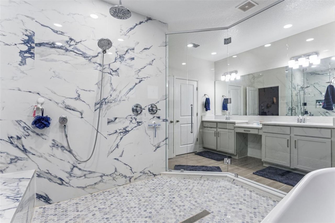 594 Via Bella Court, Howey in the Hills, FL 34737 Photo