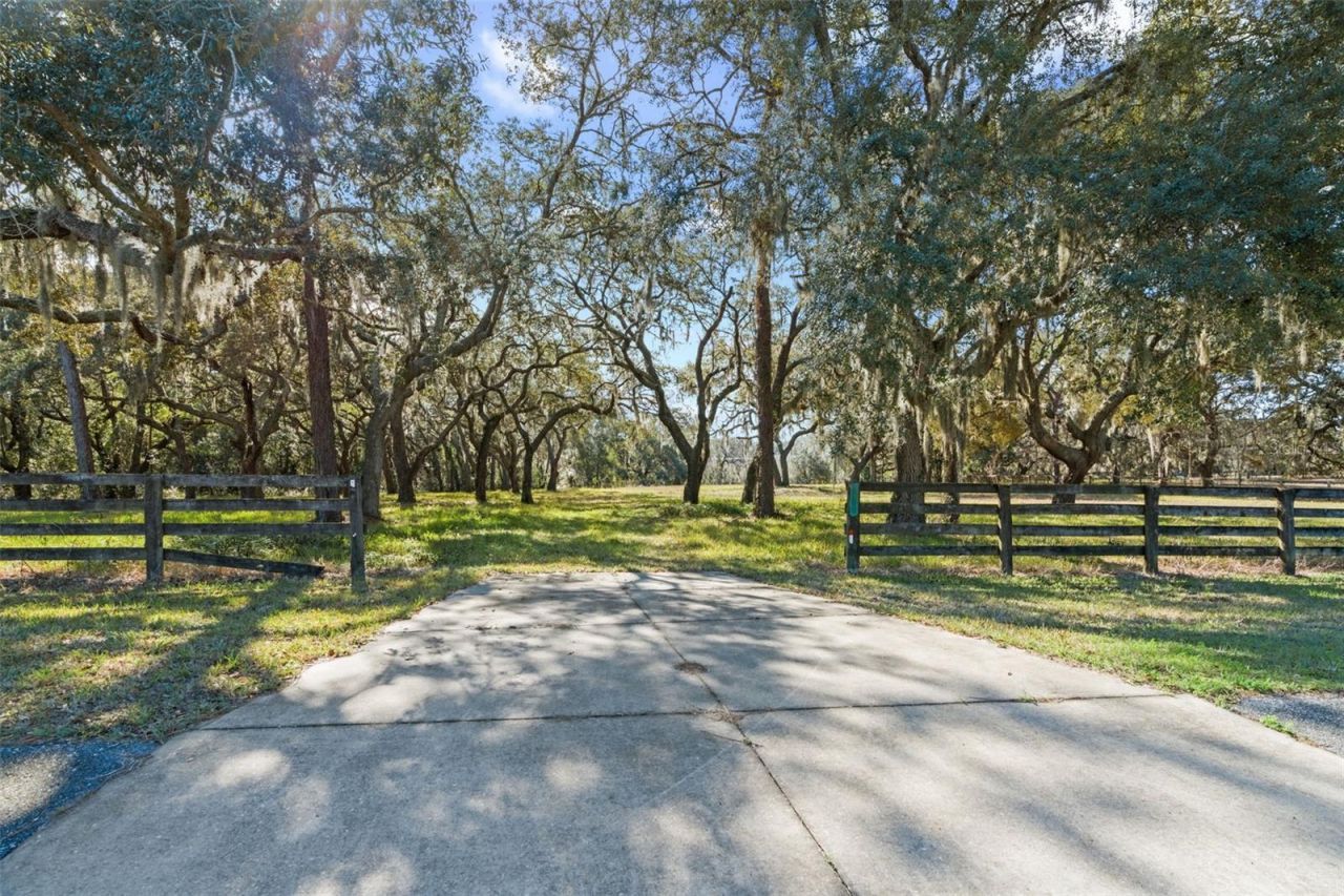 4290 W Norvell Bryant Highway, Crystal River, FL 34429 Photo