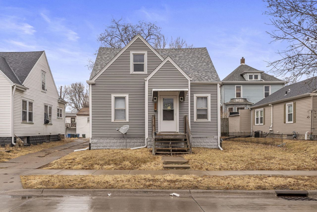 213 E 8th St, Muscatine, IA 52761 Main Photo