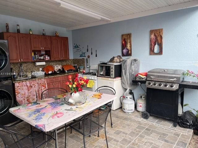 4211 W 10th Ln , Hialeah, FL 33012 Photo