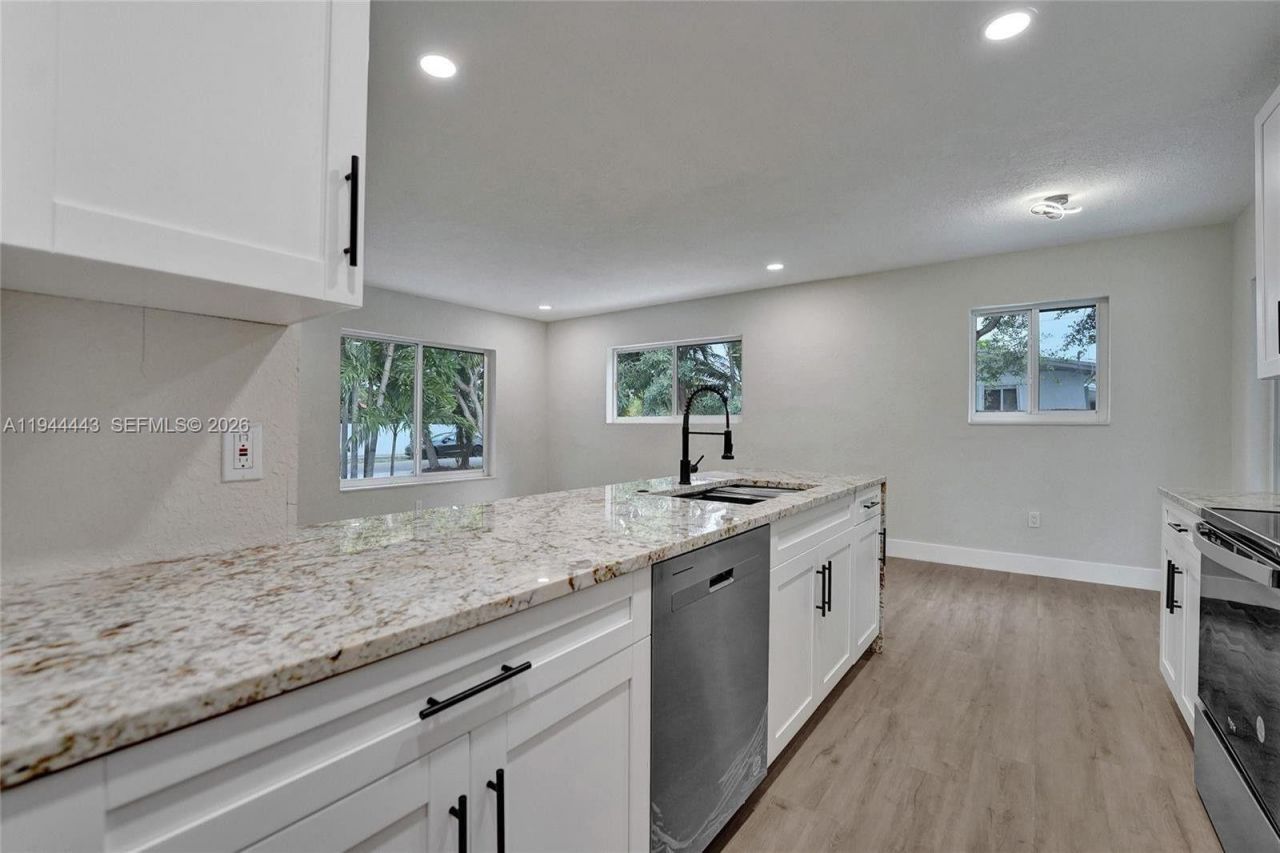 21021 NE 13th Pl, Miami, FL 33179 Photo