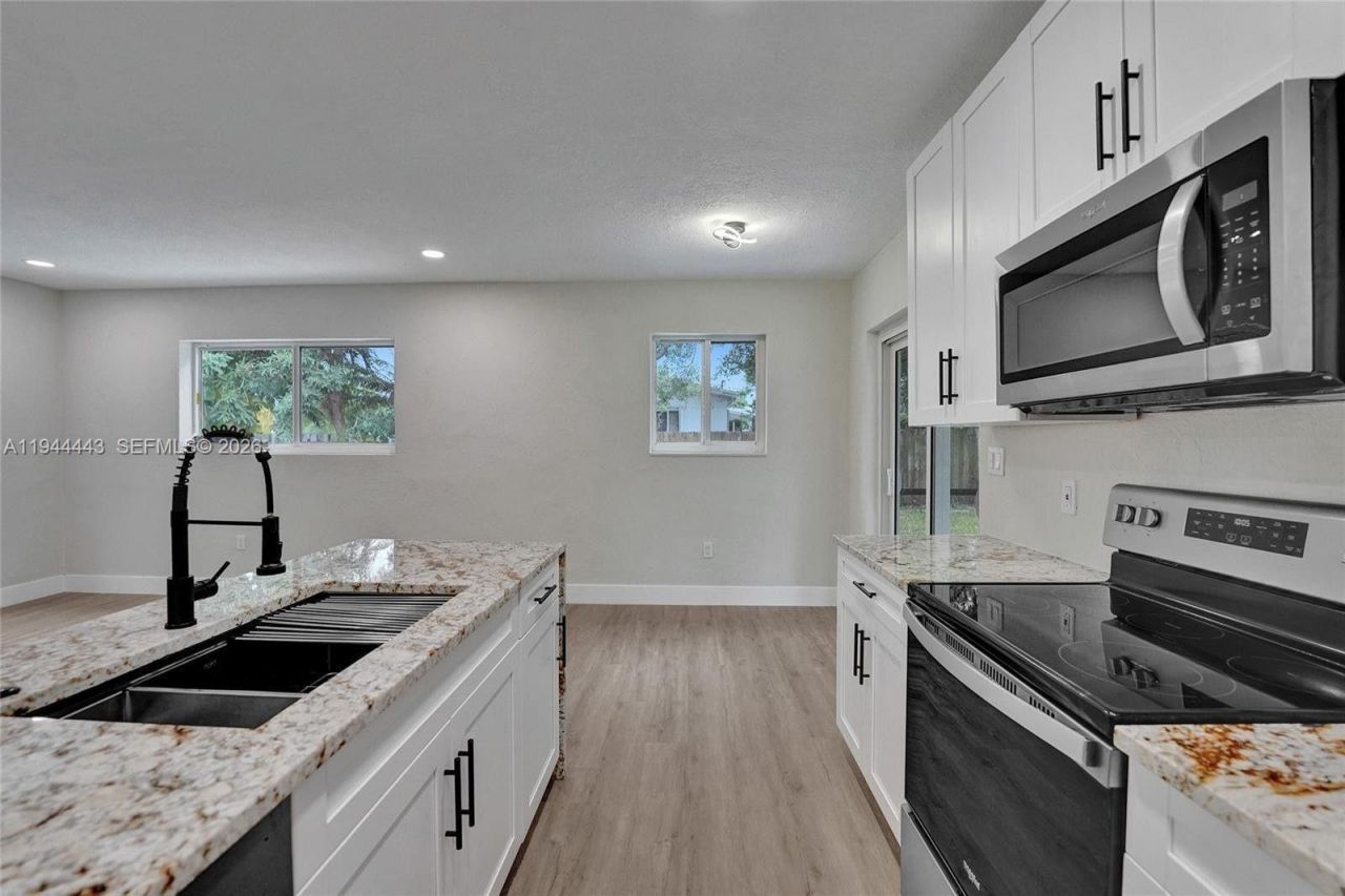 21021 NE 13th Pl, Miami, FL 33179 Photo