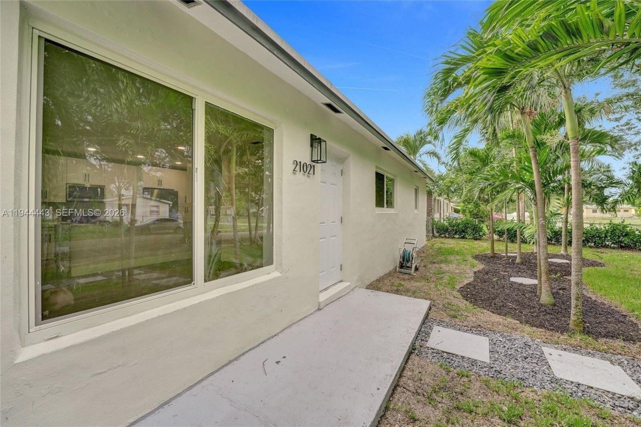 21021 NE 13th Pl, Miami, FL 33179 Photo