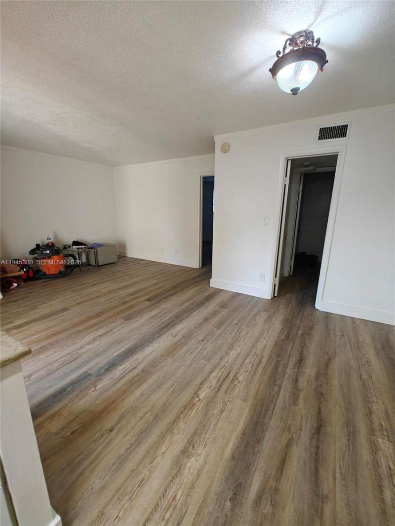 421 NE 1st St, Unit 114, Hallandale Beach, FL 33009 Photo