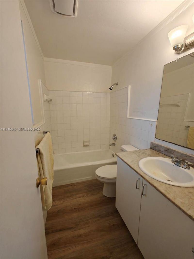 421 NE 1st St, Unit 114, Hallandale Beach, FL 33009 Photo