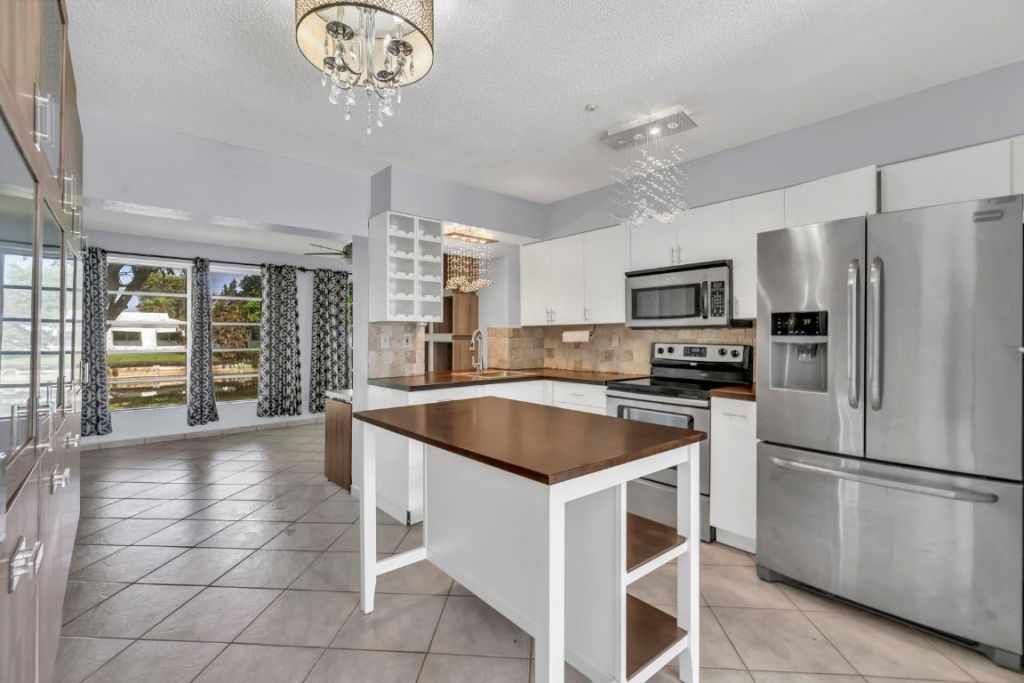 7115 NW 73rd Street, Tamarac, FL 33321 Photo