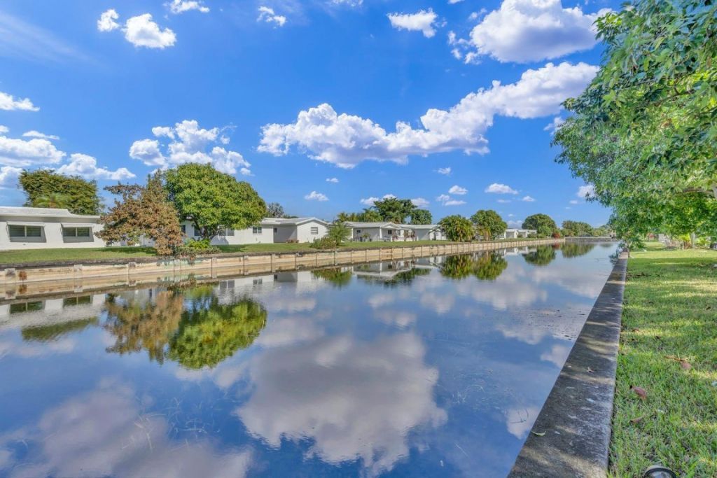 7115 NW 73rd Street, Tamarac, FL 33321 Photo