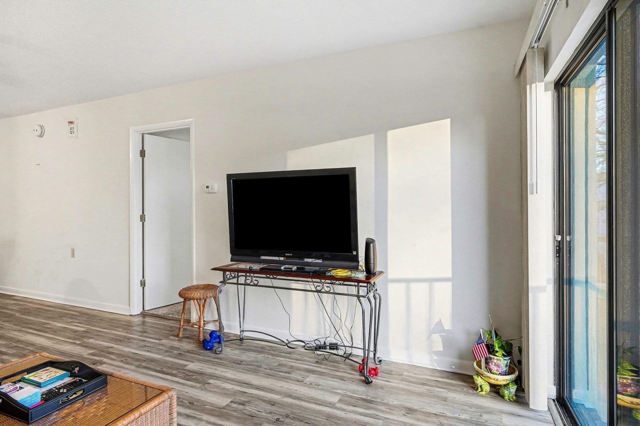 5001 Little River Rd. Photo 9