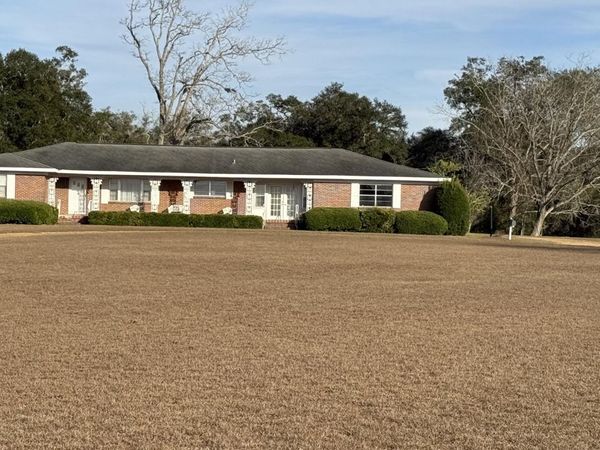 5526 Old U S Road , Malone, FL 32445