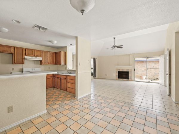 607 Saunders DR, Round Rock, TX 78664