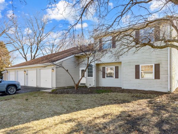 63 N Victoria Lane, Unit A, Streamwood, IL 60107