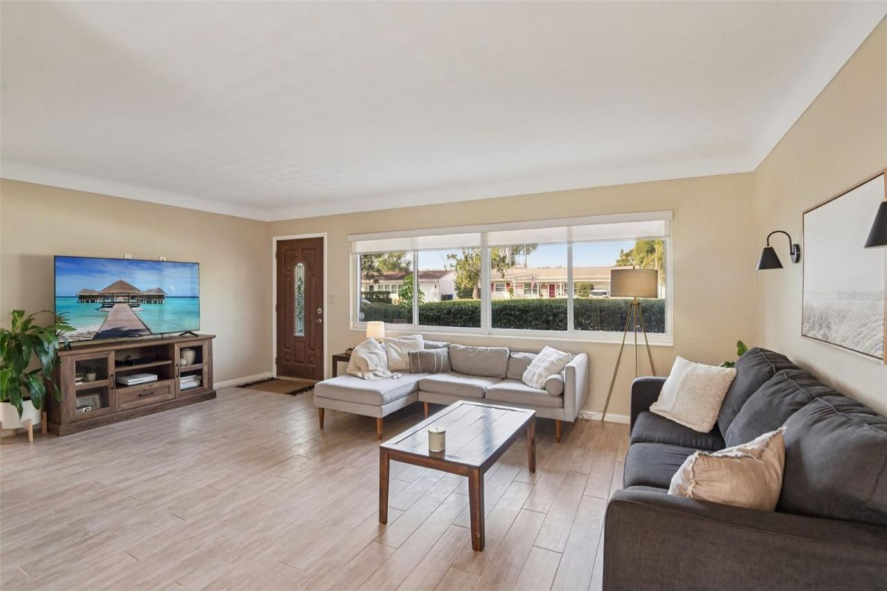 1945 59th Street N, Saint Petersburg, FL 33710 Photo