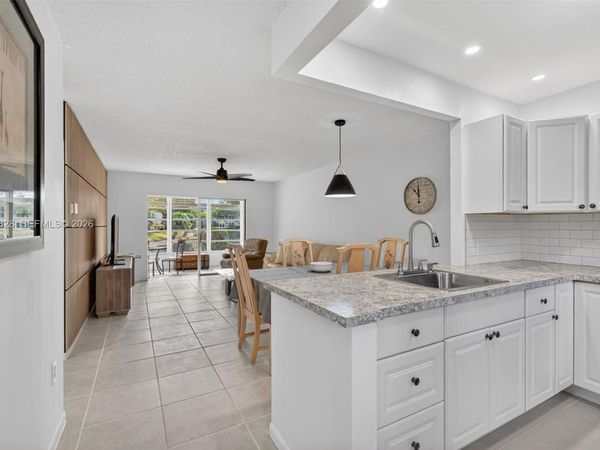 5000 NW 36th St , Unit 410, Lauderdale Lakes, FL 33319