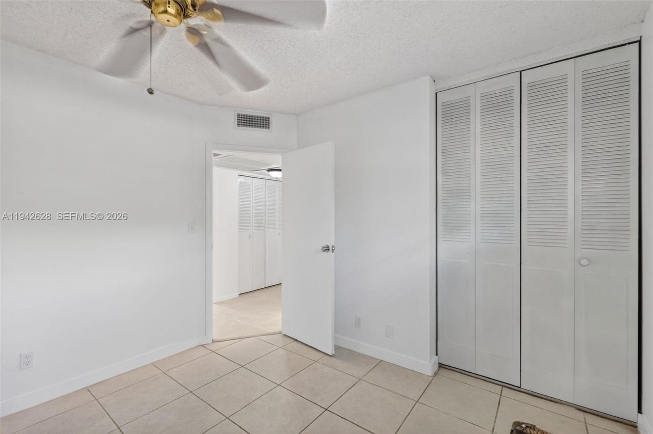 5000 NW 36th St , Unit 410, Lauderdale Lakes, FL 33319 Photo