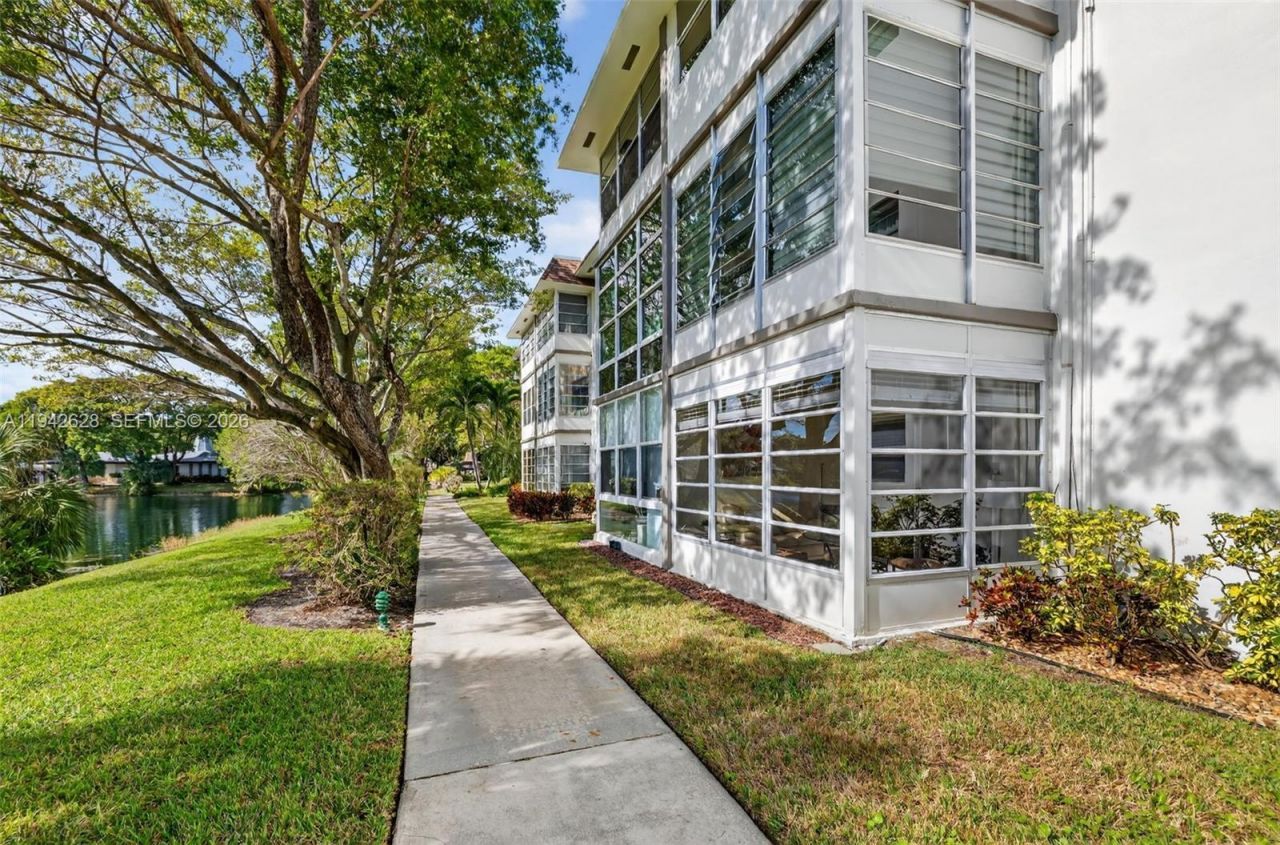 5000 NW 36th St , Unit 410, Lauderdale Lakes, FL 33319 Photo