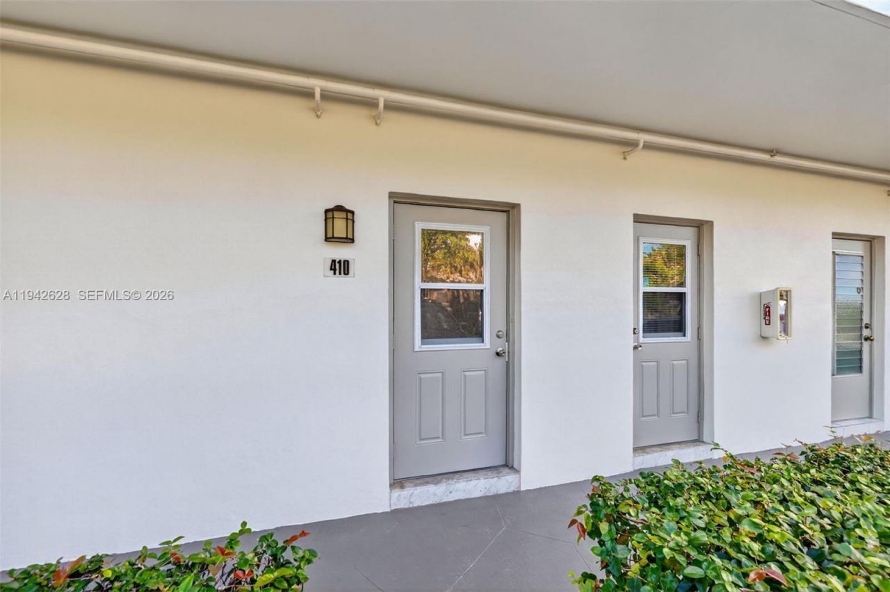 5000 NW 36th St , Unit 410, Lauderdale Lakes, FL 33319 Photo