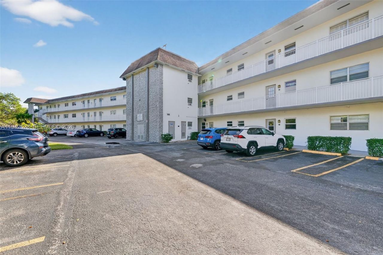 5000 NW 36th St , Unit 410, Lauderdale Lakes, FL 33319 Photo