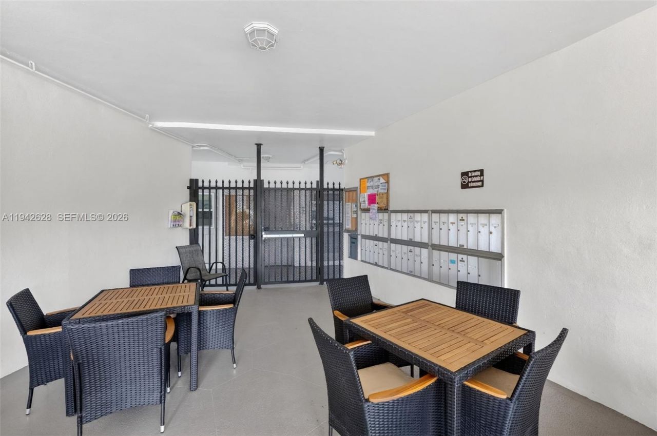 5000 NW 36th St , Unit 410, Lauderdale Lakes, FL 33319 Photo