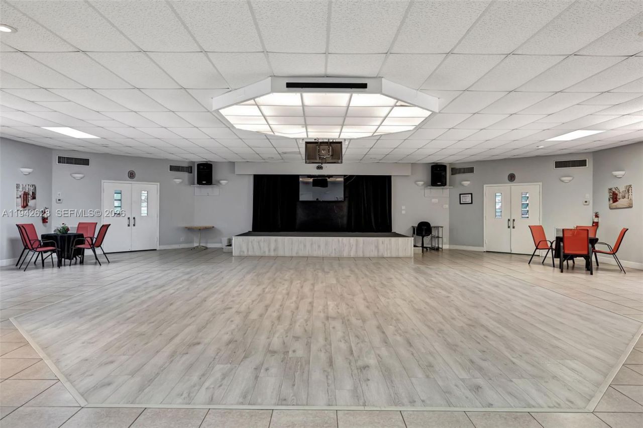 5000 NW 36th St , Unit 410, Lauderdale Lakes, FL 33319 Photo